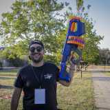 Ci viene ora incontro Luca delle Lucche, presidente dell�Apulian Blaster Warriors, che ha in mano un grosso �Tomahawk 60�: un blaster con ruote motorizzate (�flywheel�) e un tamburo capace di contenere fino a 60 dardi